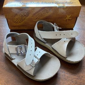 Sun-San Salt Water Sandals. Size 4. Surfer. White.